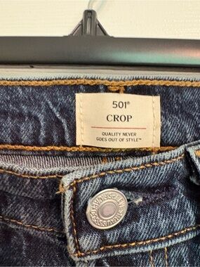 Levi's 501 Crop Jeans in dark blue denim